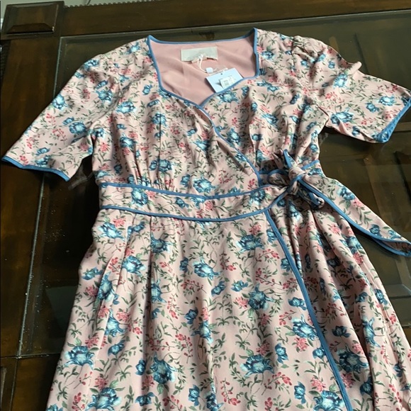 Gal meets Glam Isadora Floral Print wrap Dress. S2 - Picture 12 of 16